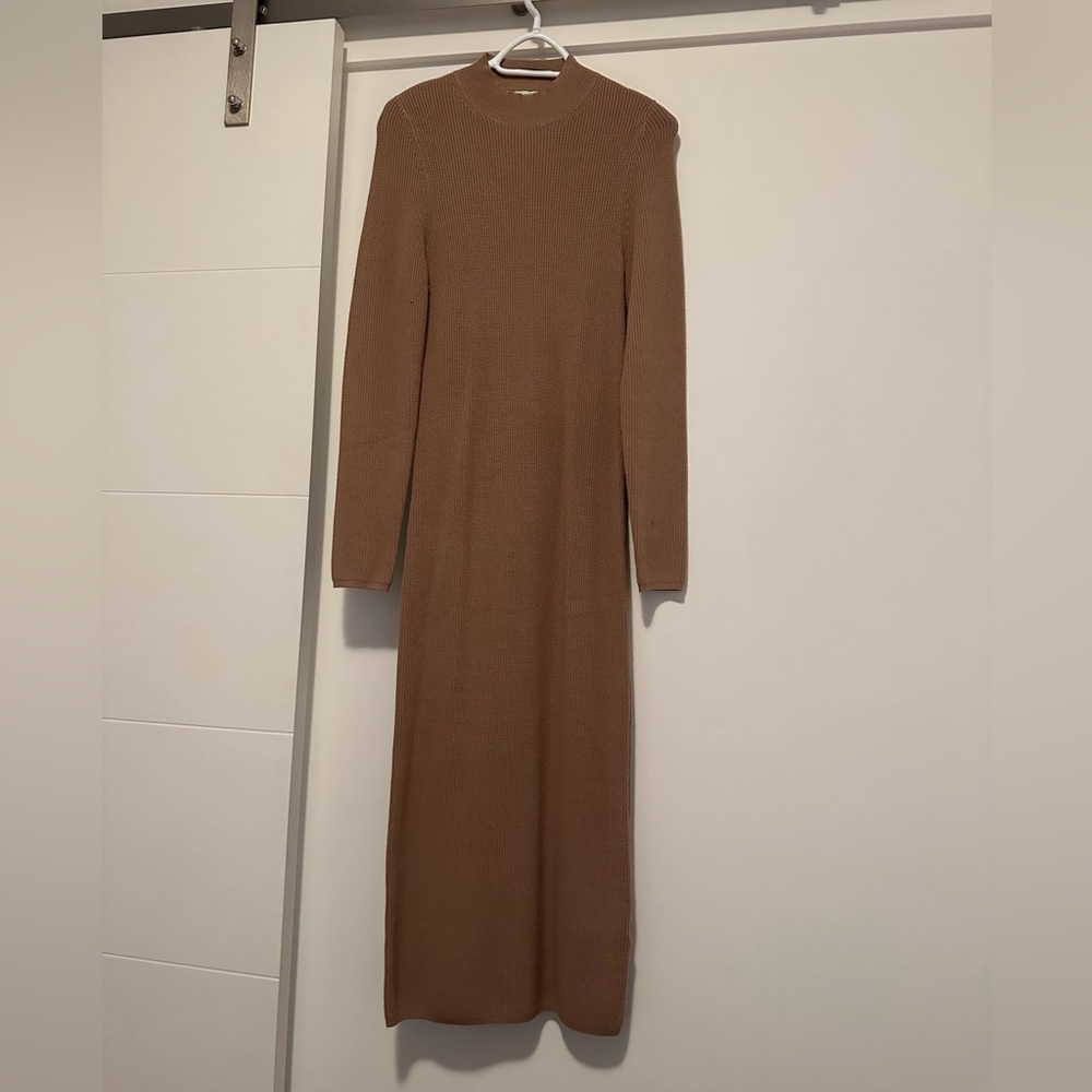 Aritzia Pinot long sleeve dress